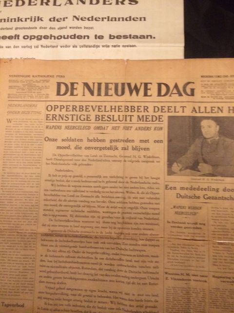 オランダ降伏を伝える新聞（第2次世界戦中のオランダ）