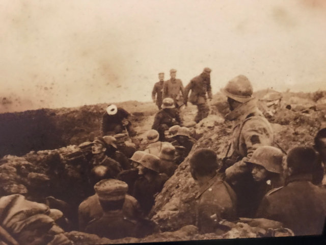 第一次世界大戦の塹壕戦の様子