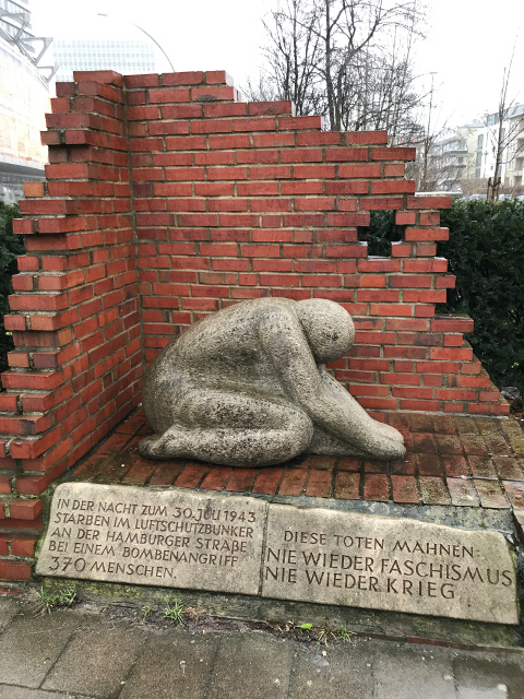 ハンブルク通りの慰霊碑