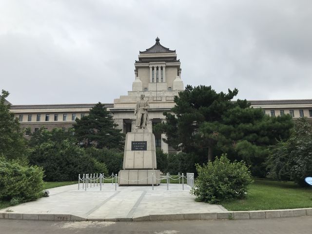 日本の国会議事堂を模倣した満州国の最高行政機関
