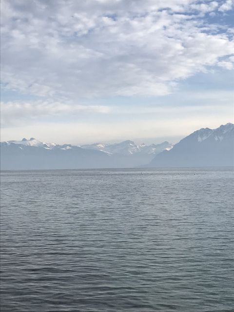 レマン湖のスイス側から見たフランスのアルプス