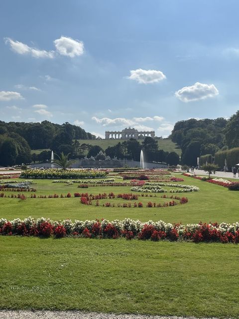 天気が良い時のヒトラーお気に入りの散歩コース、シェーンブルーン宮殿の庭