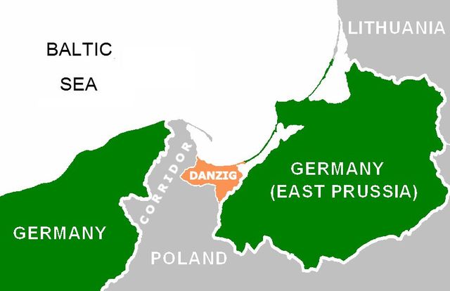 左側の緑部分がドイツ本国、右側の右部分が旧東プロセイン、真ん中のオレンジ部分が国際連盟管理下。Wikipedeaより転載