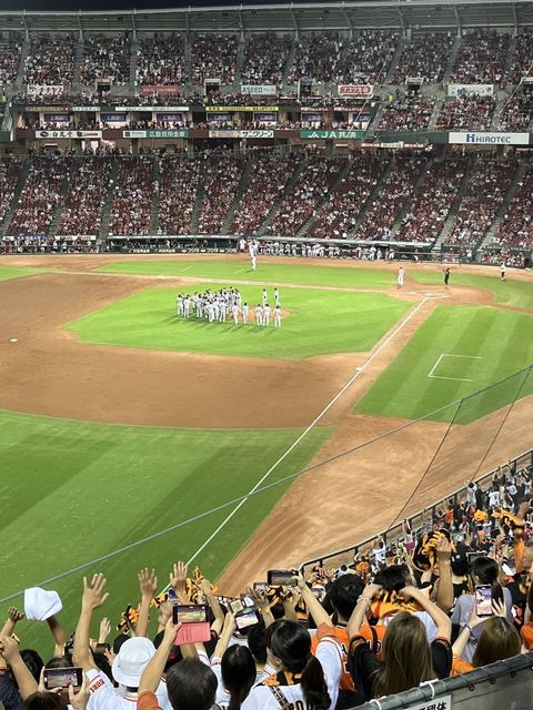 2024年、読売ジャイアンツのリーグ優勝決定シーン、広島のマツダスタジアム。
